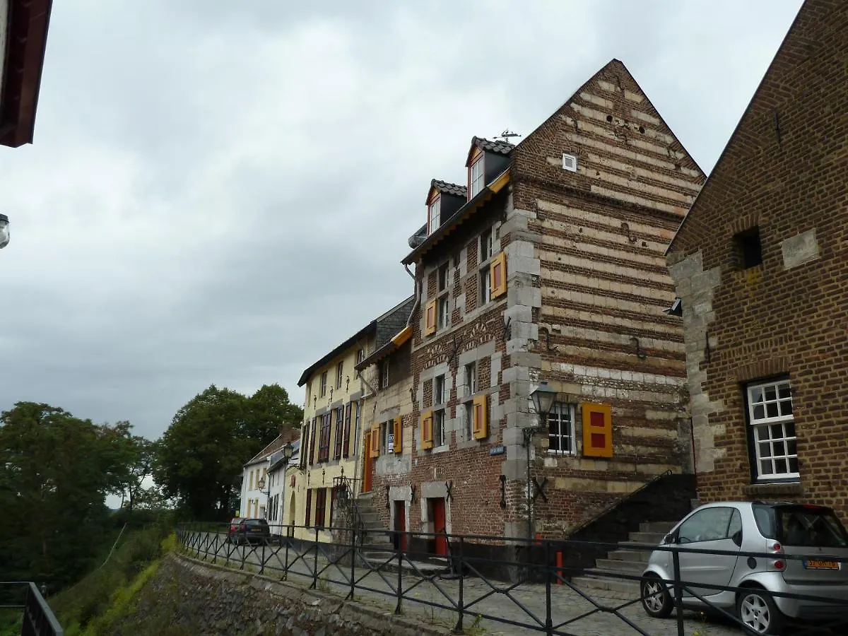 Gastenverblijf 'T Einde Sfeer - Prive Terras - Airco Hotel Elsloo  Guest house